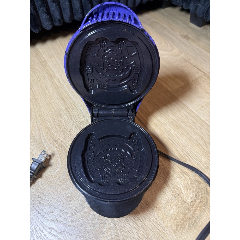 Disney Haunted Mansion Wallpaper Gargoyle Waffle Maker B-fast Non-Stick Tested - Picture 3 of 5